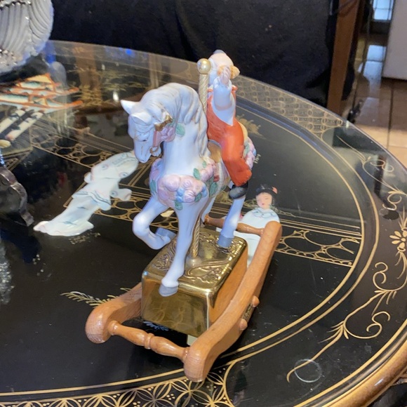 VINTAGE WESTLAND Carousel Waltz Signed Music Box Clown Figurine - Picture 4 of 4